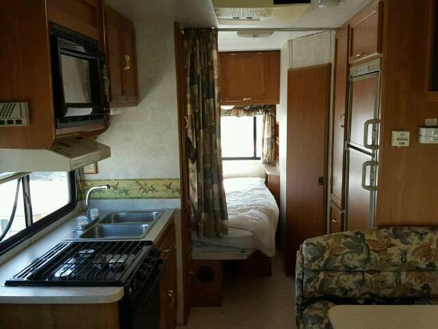 2003 Coachmen 210 CB 21 FT CLASS C V10 (CC-908637) for sale in Ontario, California