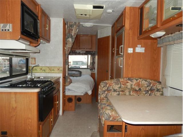 2003 Coachmen 210 CB 21 FT CLASS C V10 (CC-908637) for sale in Ontario, California