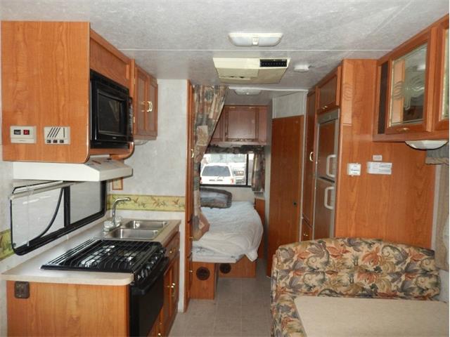 2003 Coachmen 210 CB 21 FT CLASS C V10 (CC-908637) for sale in Ontario, California