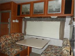 2003 Coachmen 210 CB 21 FT CLASS C V10 (CC-908637) for sale in Ontario, California