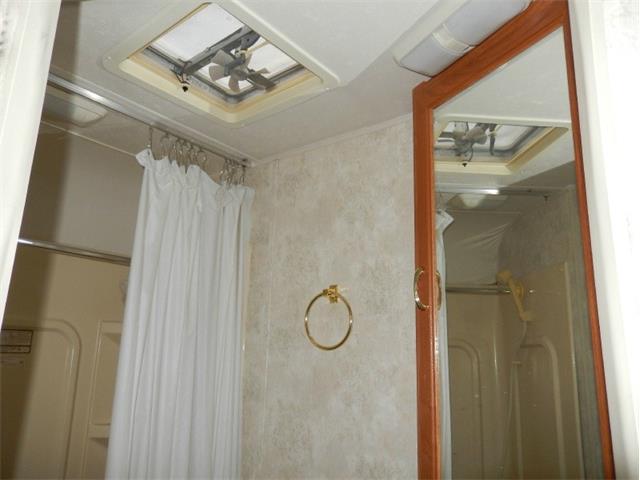 2003 Coachmen 210 CB 21 FT CLASS C V10 (CC-908637) for sale in Ontario, California