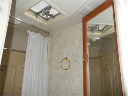 2003 Coachmen 210 CB 21 FT CLASS C V10 (CC-908637) for sale in Ontario, California