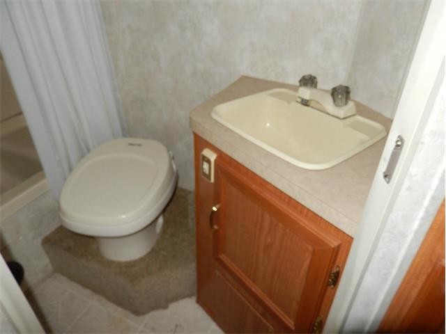 2003 Coachmen 210 CB 21 FT CLASS C V10 (CC-908637) for sale in Ontario, California