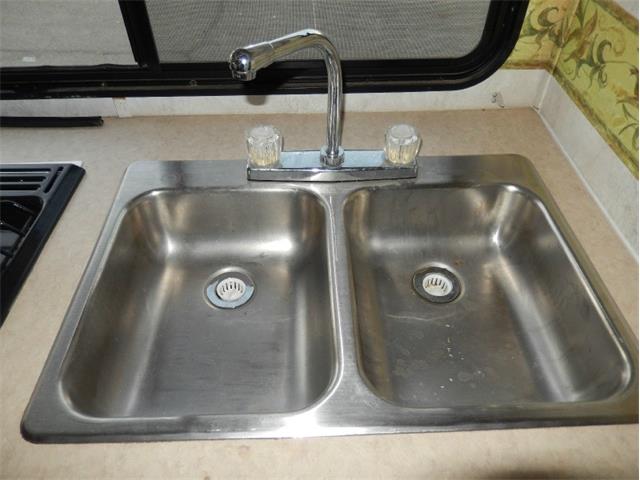 2003 Coachmen 210 CB 21 FT CLASS C V10 (CC-908637) for sale in Ontario, California