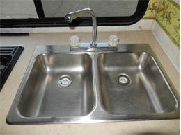 2003 Coachmen 210 CB 21 FT CLASS C V10 (CC-908637) for sale in Ontario, California