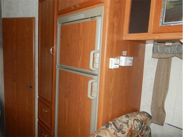 2003 Coachmen 210 CB 21 FT CLASS C V10 (CC-908637) for sale in Ontario, California