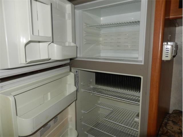 2003 Coachmen 210 CB 21 FT CLASS C V10 (CC-908637) for sale in Ontario, California