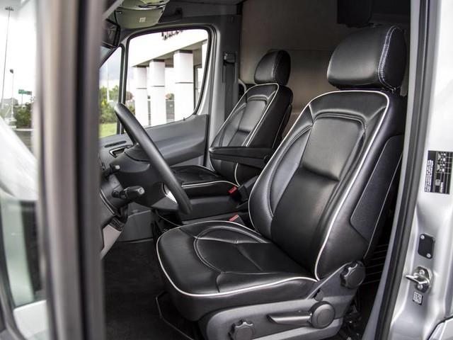 2015 Airstream Autobahn (CC-910127) for sale in Houston, Texas