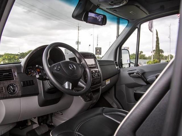 2015 Airstream Autobahn (CC-910127) for sale in Houston, Texas