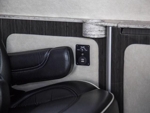2015 Airstream Autobahn (CC-910127) for sale in Houston, Texas