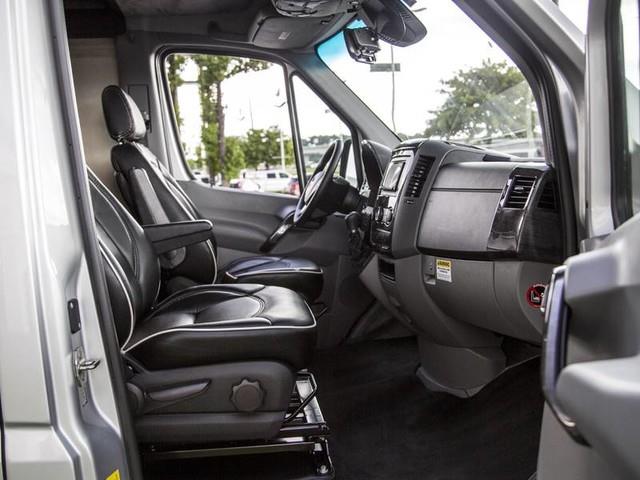 2015 Airstream Autobahn (CC-910127) for sale in Houston, Texas