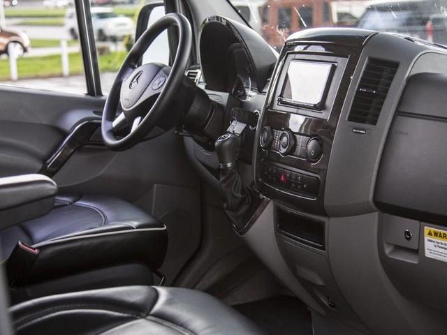 2015 Airstream Autobahn (CC-910127) for sale in Houston, Texas
