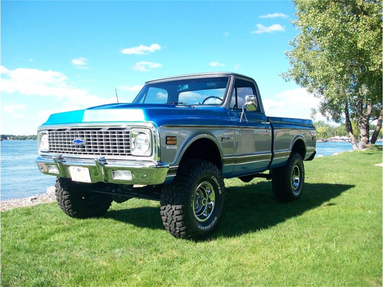 1971 Chevy Truck Engine Bay