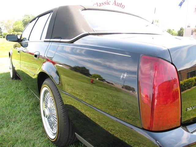 2000 Cadillac DeVille (CC-919806) for sale in Troy, Michigan