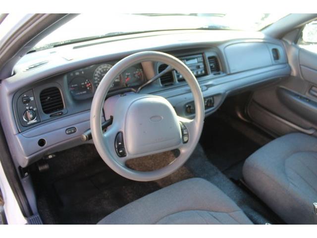 2000 Ford Crown Victoria Police Pkg (CC-930833) for sale in Lynnwood, Washington