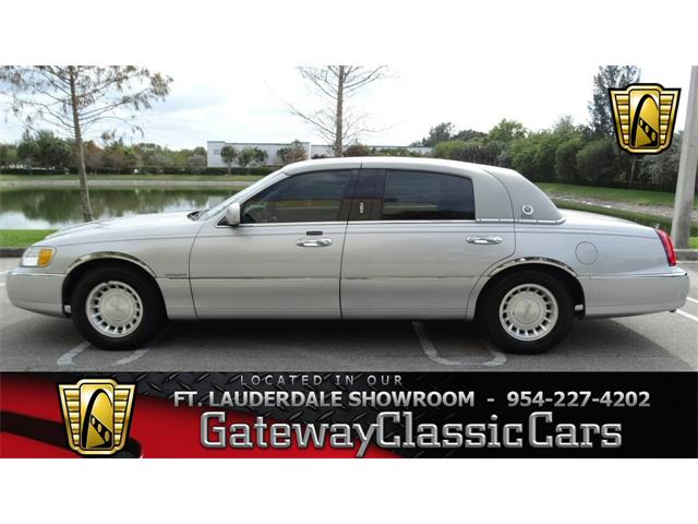 2001 Lincoln Town Car (CC-952428) for sale in Coral Springs, Florida