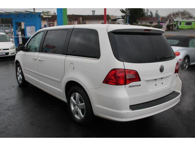 2010 Volkswagen Routan (CC-958216) for sale in Lynnwood, Washington