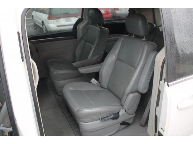 2010 Volkswagen Routan (CC-958216) for sale in Lynnwood, Washington