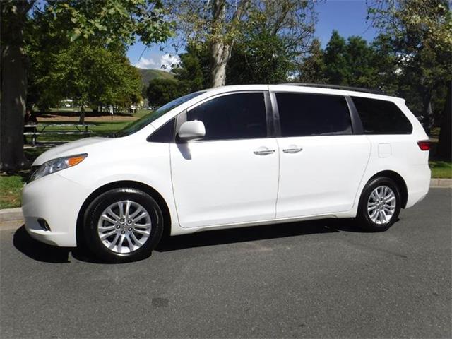 2015 Toyota Sienna (CC-966663) for sale in Thousand Oaks, California