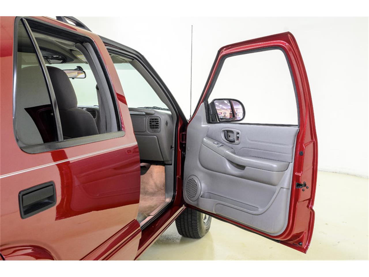 2004 chevy deals blazer door panel