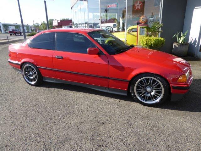 1992 BMW 325 is (CC-987440) for sale in Gladstone, Oregon