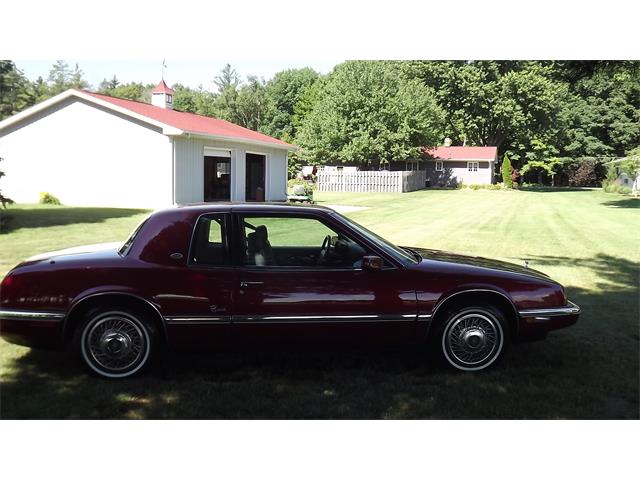 1992 Buick Riviera (CC-989652) for sale in Saginaw, Michigan
