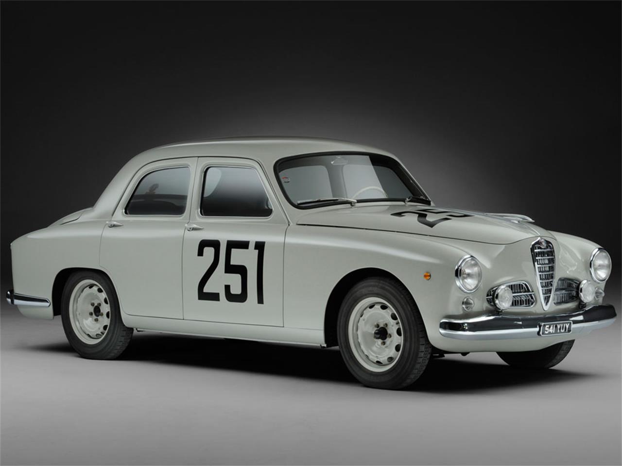 La belle Alfa Romeo 1900 Mille Miglia 1954 miniature par Brumm au 1/43e