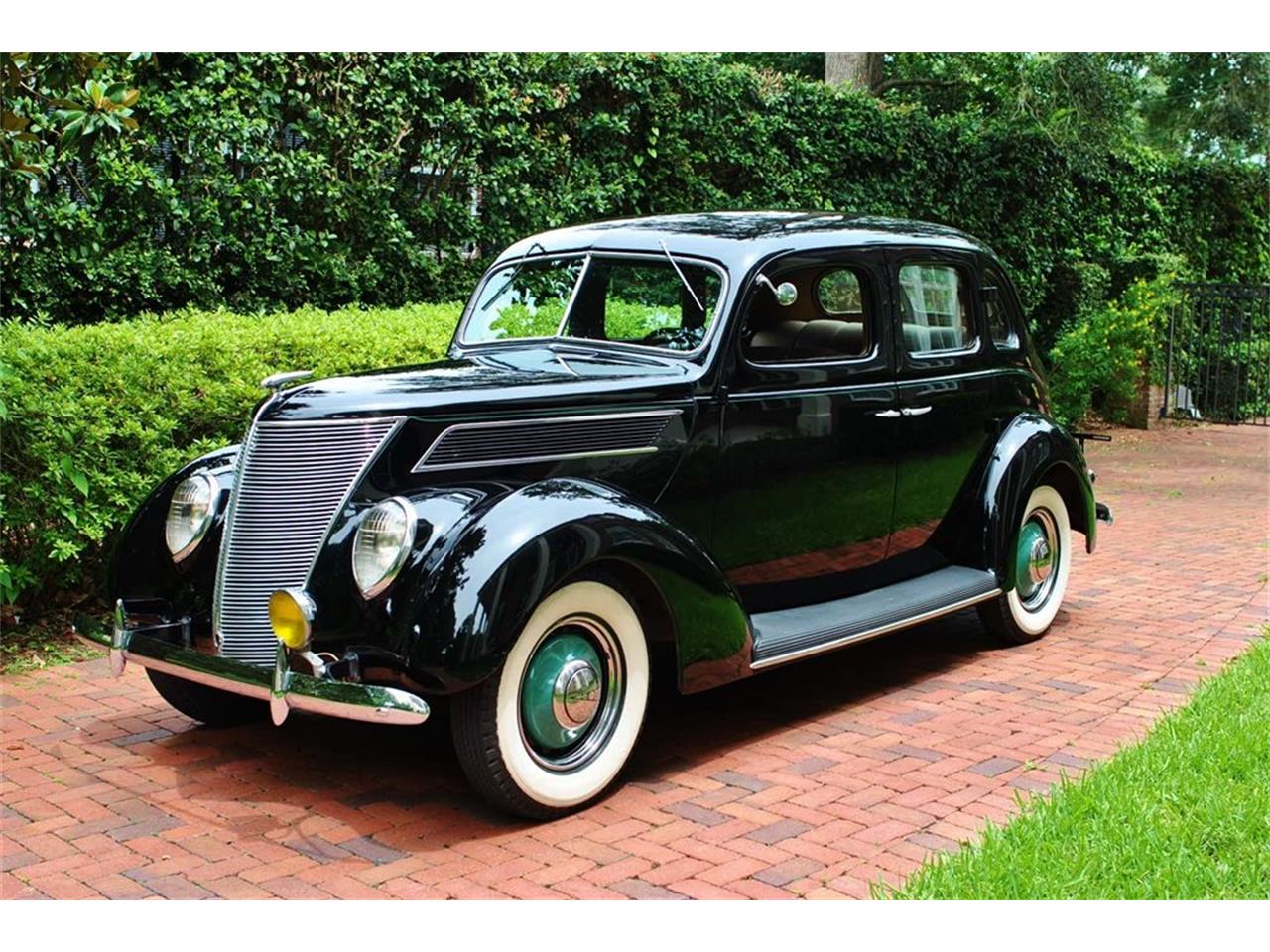 1937 Ford Deluxe