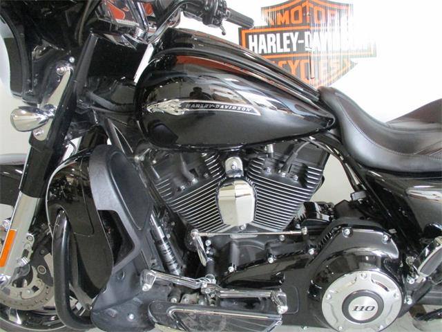 2016 Harley-Davidson® FLHXSE - CVO™ Street Glide®