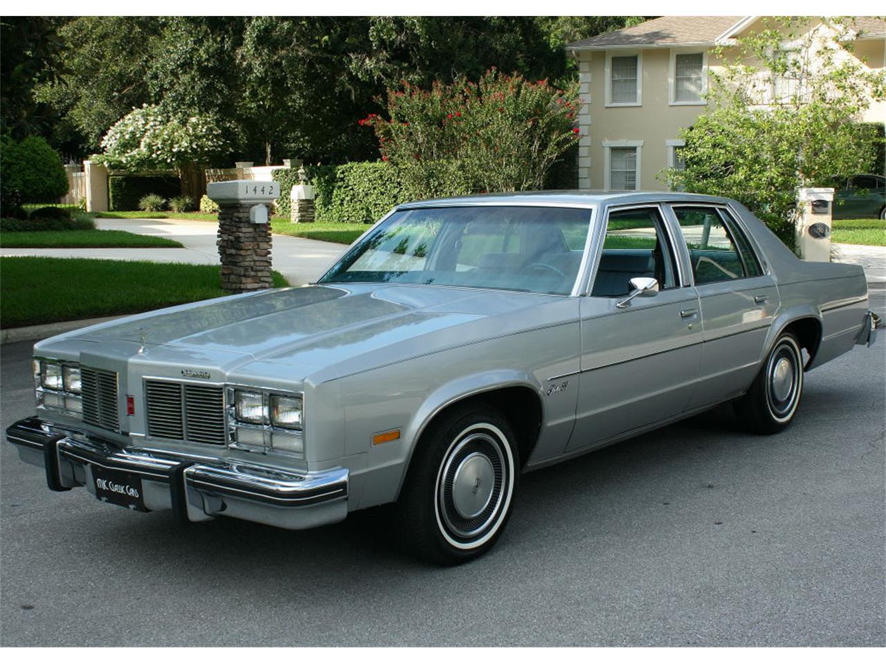 Oldsmobile Delta 88 sedan